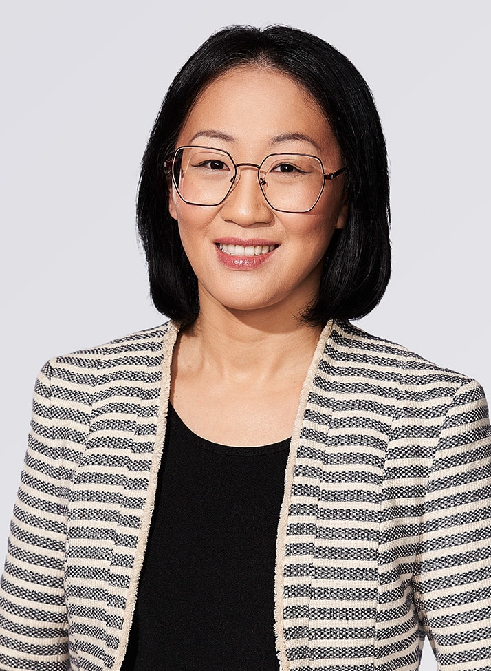 Debola Kay, Senior Advisor and Mutual Fund Representative